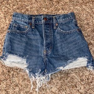 Arizona jean co shorts size 1. Hi rise
